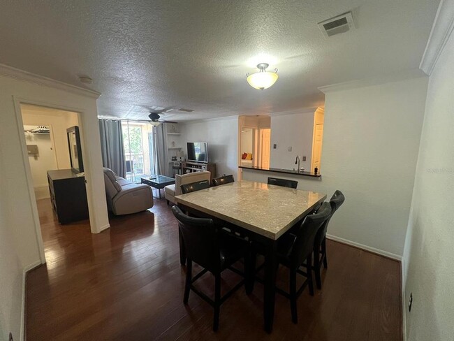 Foto del edificio - 8801 Latrec Ave