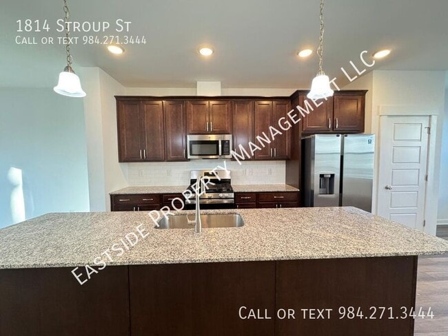 Building Photo - 1814 Stroup St