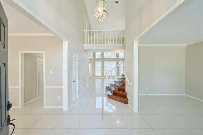 Building Photo - 12715 Silverglen Estates Dr