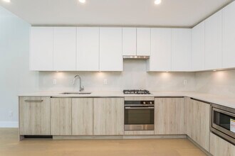 Building Photo - 423 6th St