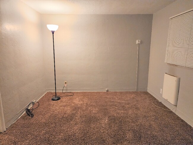 Foto del edificio - 1175 E 8th St