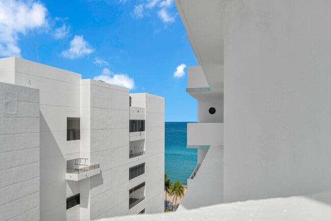 Building Photo - 3725 S Ocean Dr