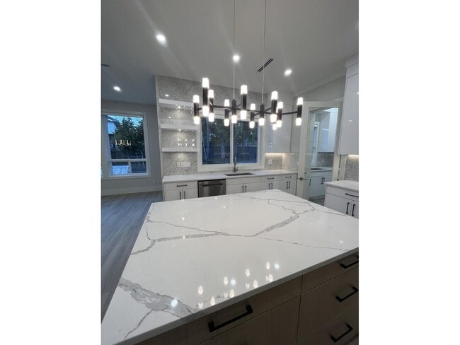 Building Photo - 15663-1577B 77B Ave