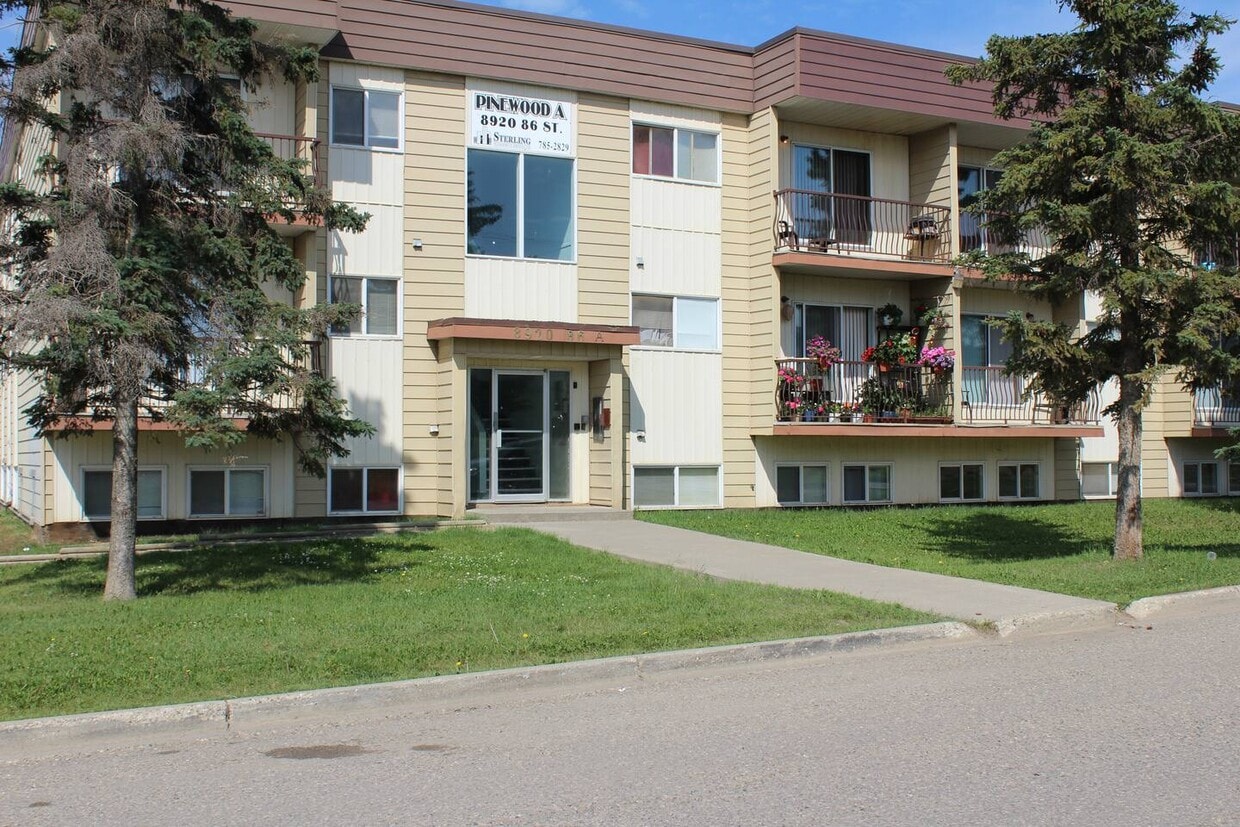 Primary Photo - 8920-8986 86 St