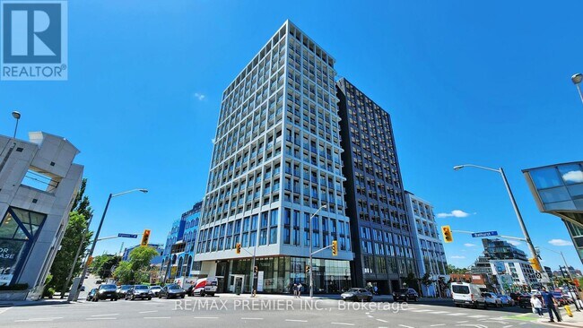 Photo du bâtiment - 2020-2020 Bathurst St