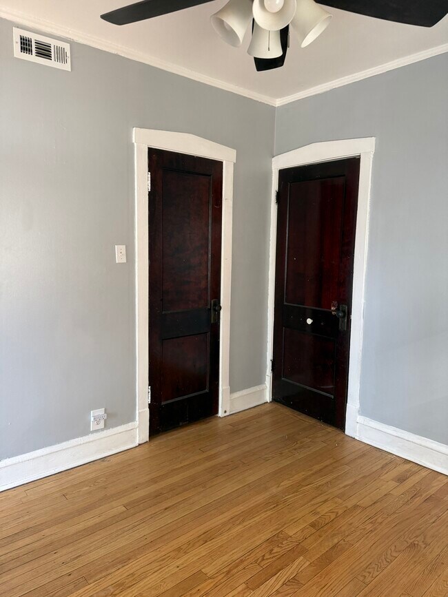 Foto del edificio - 5639 N Artesian Ave