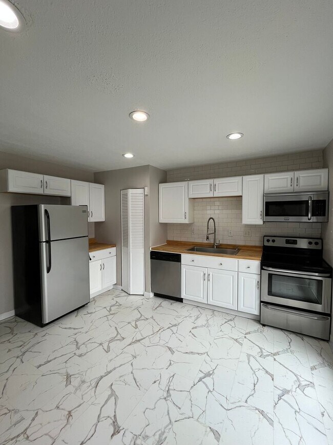 Building Photo - Spacious 3-Bedroom Ranch with 2-Car Garage & Oversized Fenced Backyard