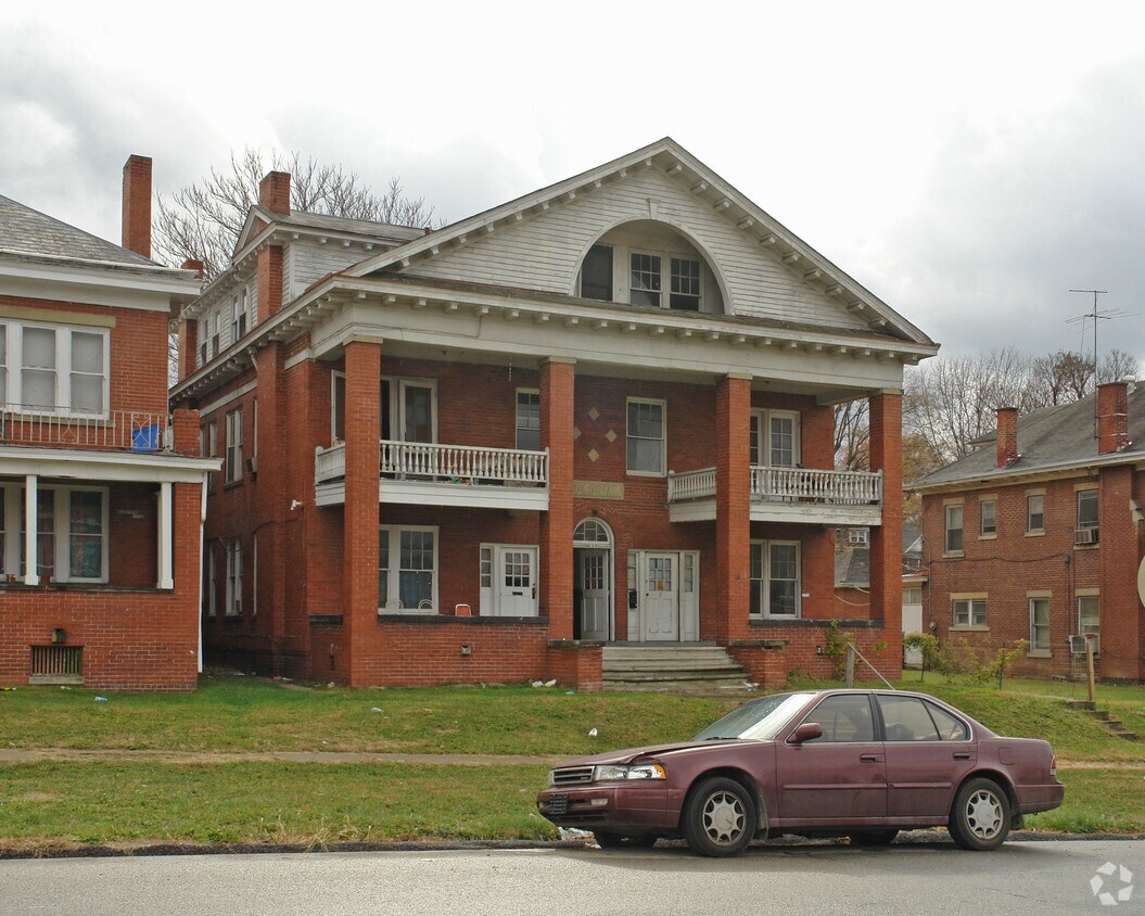 Primary Photo - Colonial