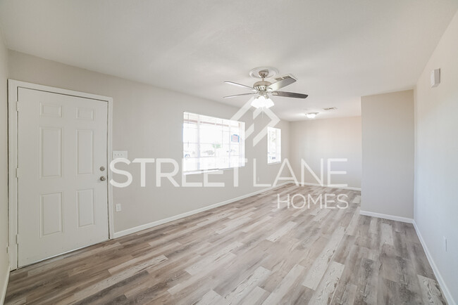 Building Photo - Charming 4 Bedroom in Phoenix!