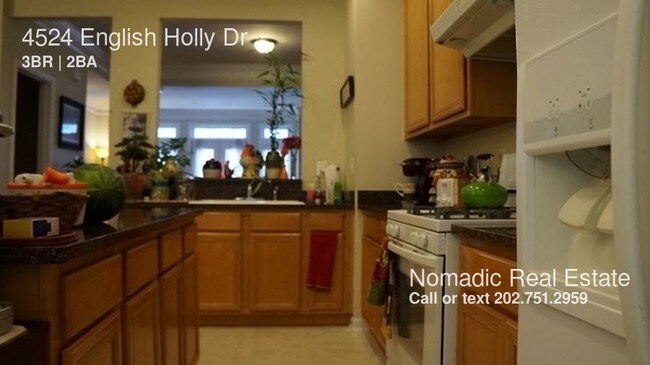 Foto del edificio - 4524 English Holly Dr