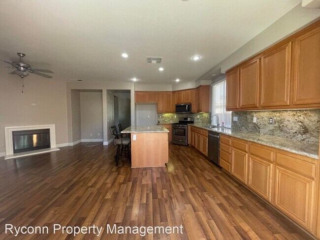 Foto del edificio - 4 br, 2 bath House - 159 Holsteiner Cr