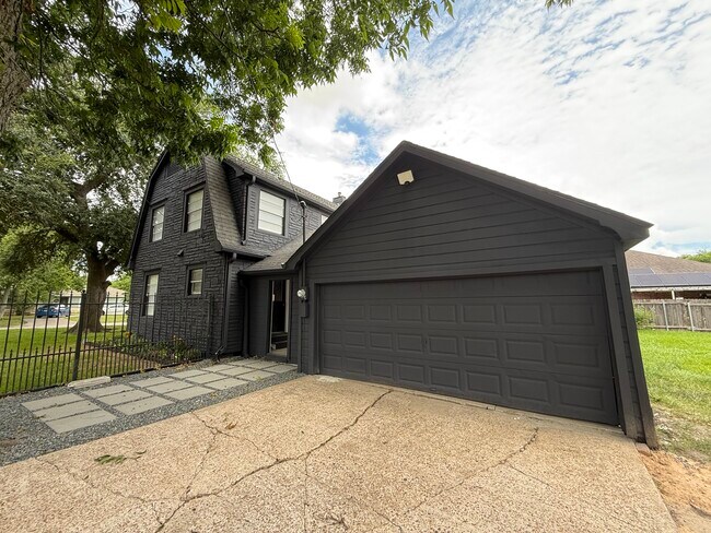Building Photo - 8134 Niles St