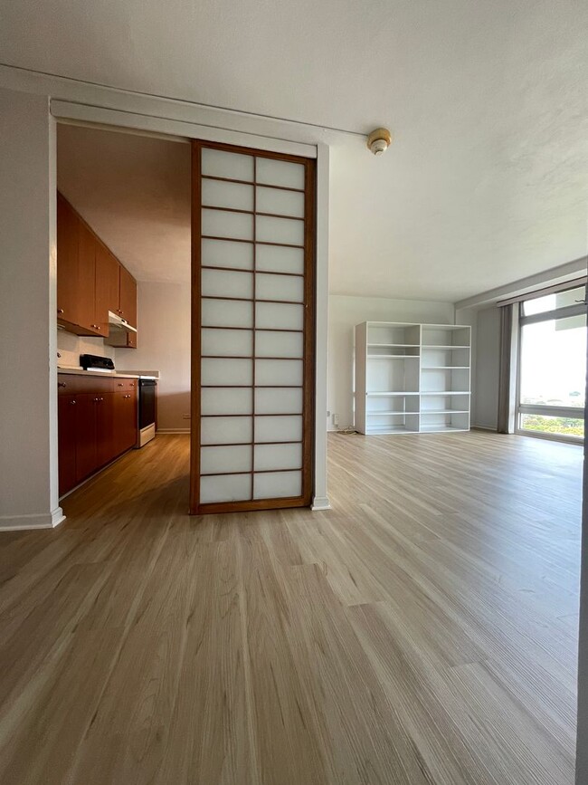 Building Photo - 11th Floor, Queen Emma Garden Unit with Upgrades and Downtown and Mountain Views.