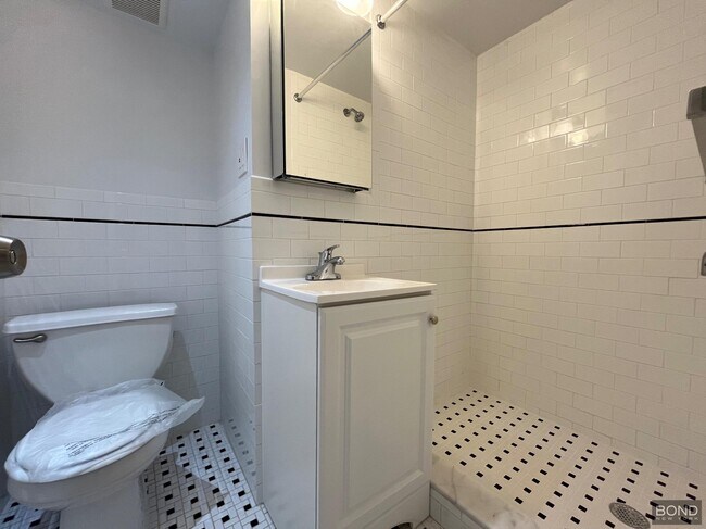 Foto del edificio - 482 W Broadway