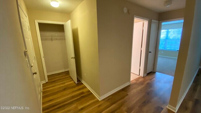 Foto del edificio - 7701 Timberlin Park Blvd