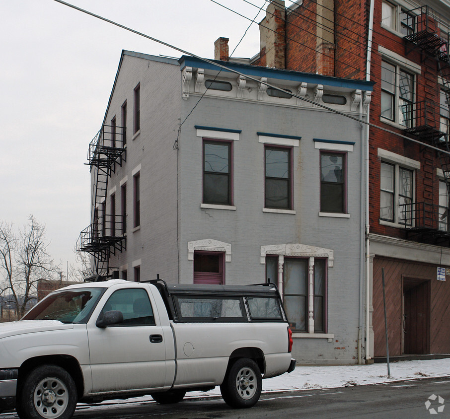 Primary Photo - 2813 Colerain Ave