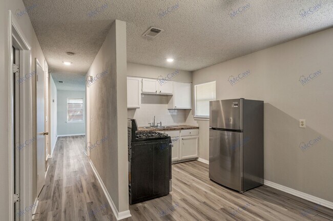 Building Photo - 3/1.5 Home in Wichita Falls! **Move-in Spe...