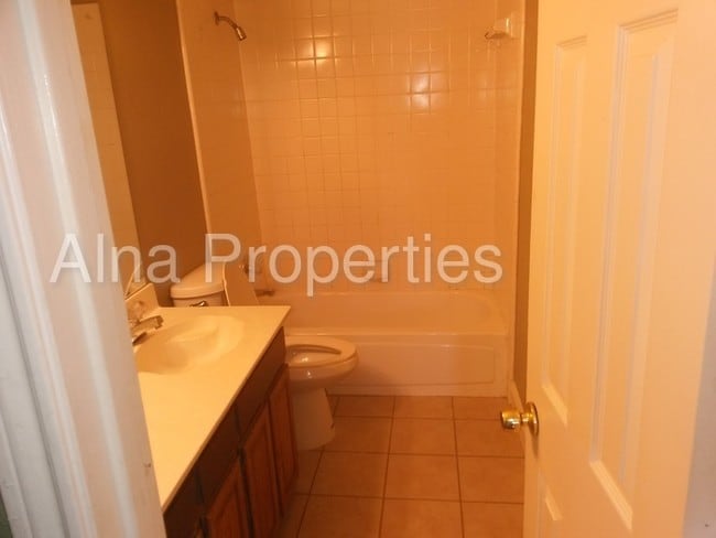 Building Photo - 827 Astaire Ave