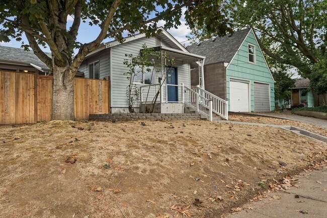 Building Photo - 927N