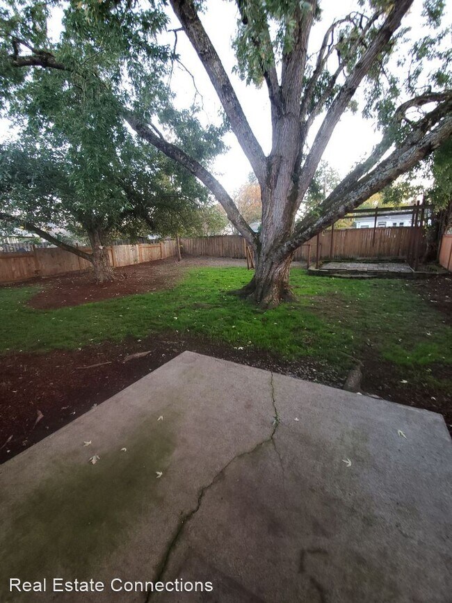 Building Photo - 2 br, 1 bath House - 160 E 29th Place