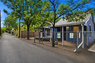 Building Photo - 109 Beso Ln