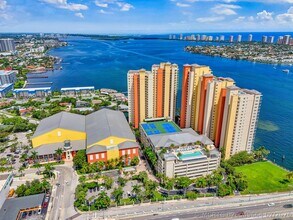 Building Photo - 2650 Lake Shore Dr