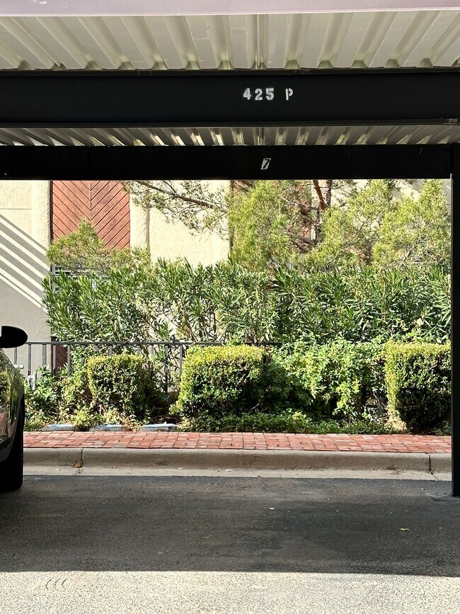 Foto del edificio - 425 Irondale Dr