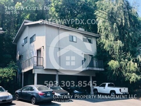 Building Photo - 1408 SW Custer Dr