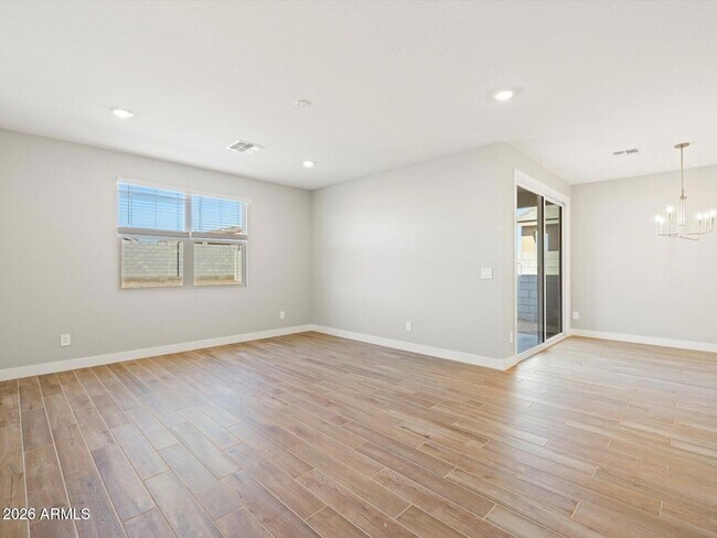 Foto del edificio - 4820 N 177th Dr