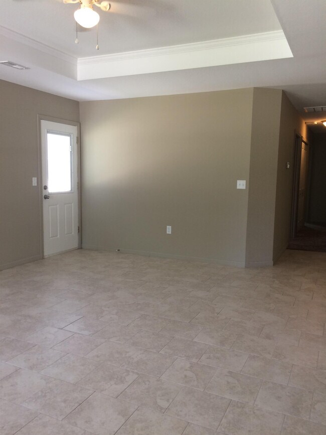 Building Photo - 901 W Gay St