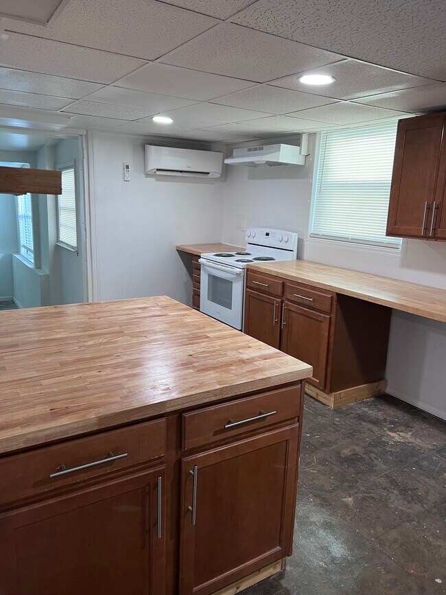 Huge kitchen with tabletop seating. - 3367 Lake Valley Rd NW
