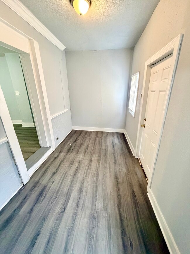 Building Photo - 5627 Malcolm St