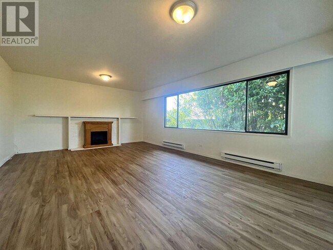 Photo du bâtiment - 1561 24th St