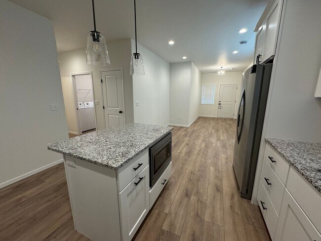 Foto del edificio - 3-bedroom, 3-bathroom South Fargo Family H...