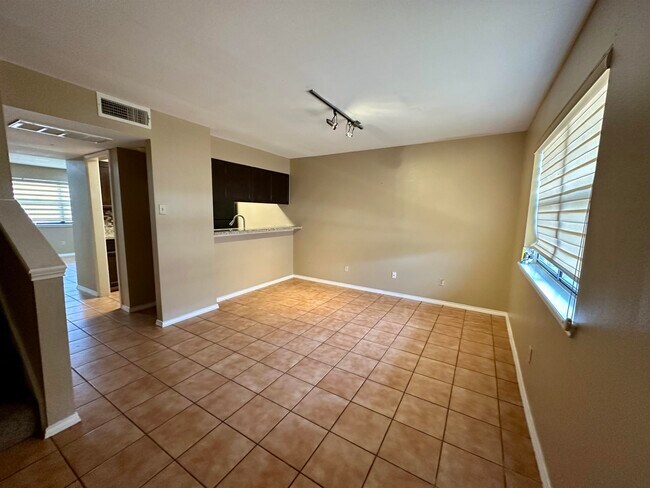 Foto del edificio - 8915 McPherson Rd