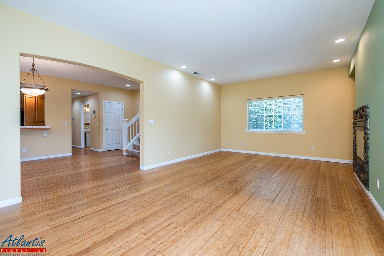 Foto principal - 1215 Windward Ln