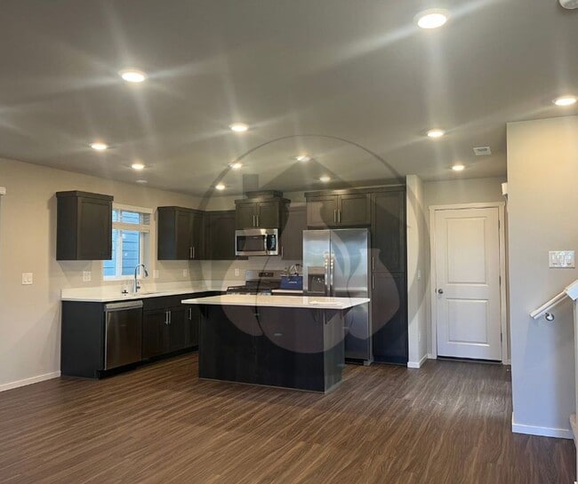 Building Photo - Brand New Build Ready to move in--
