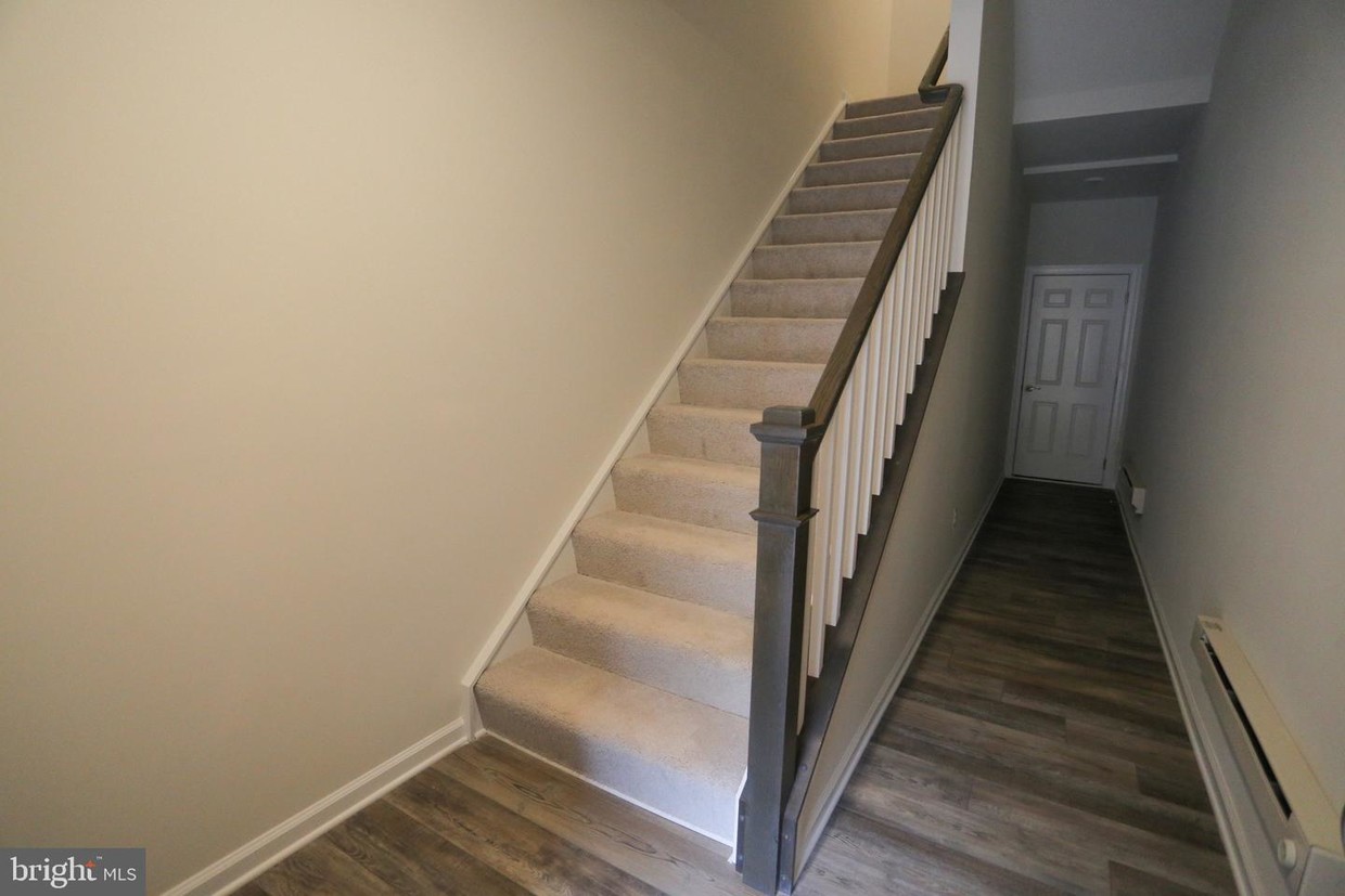 Primary Photo - 45132 Kincora Dr