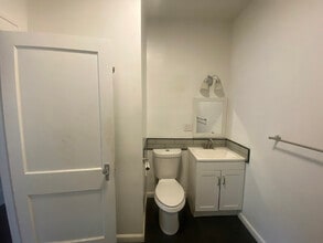 Building Photo - 1914 Calvert St