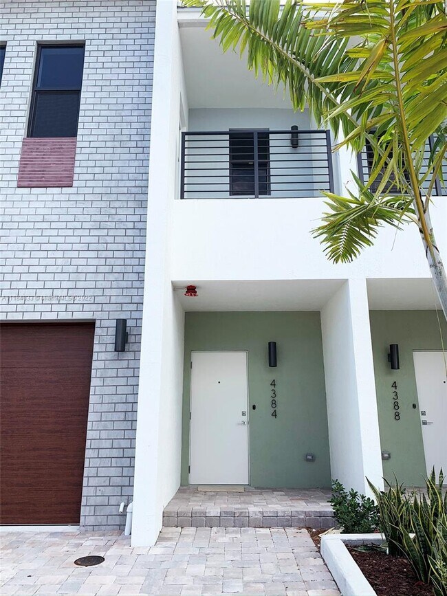 4384 NW 9th St., Plantation, FL 33317 Townhome Rentals in Plantation FL