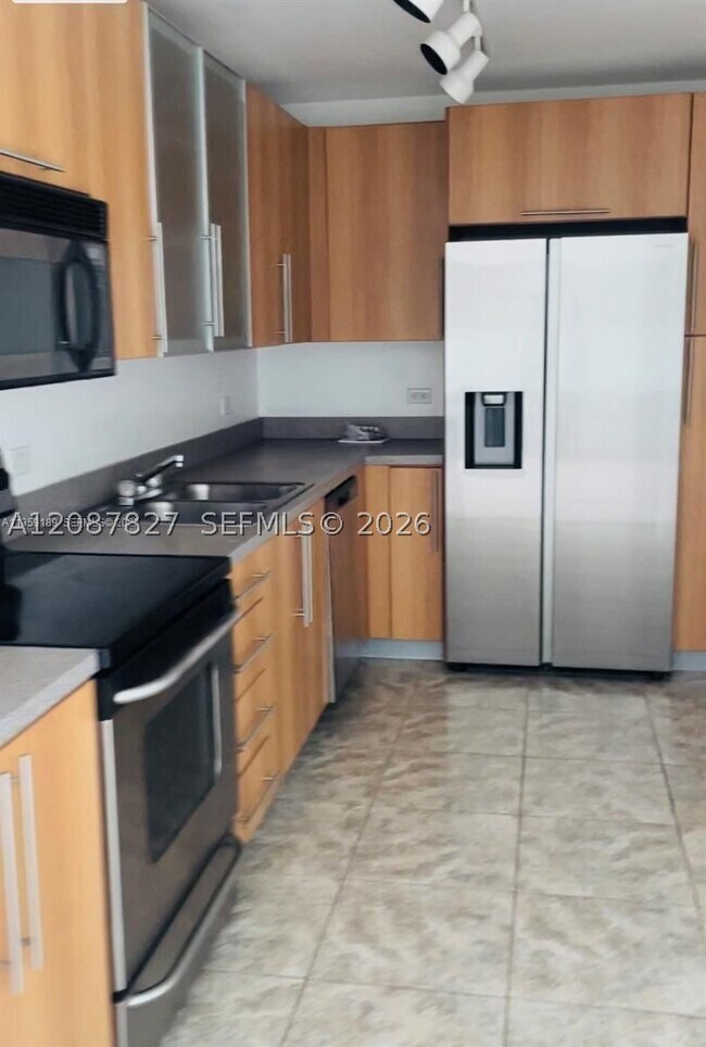 Foto del edificio - 7501 E Treasure Dr