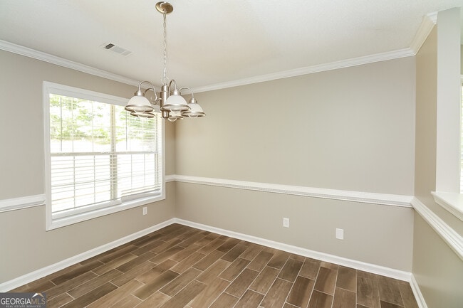 Building Photo - 1012 Forest Glen