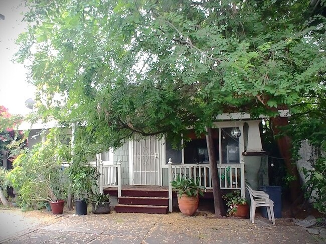 Building Photo - 4546 Kingswell Ave