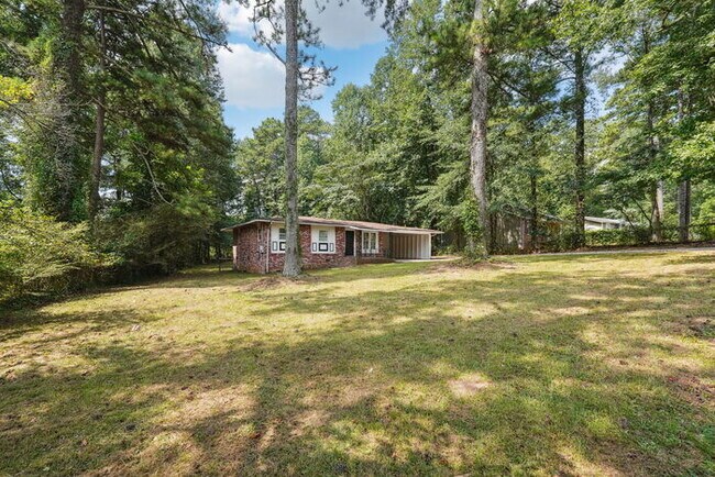 Building Photo - Inviting Exquisite Home on Rector Dr!