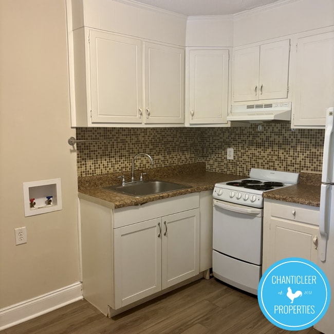 Building Photo - 115 Florence St