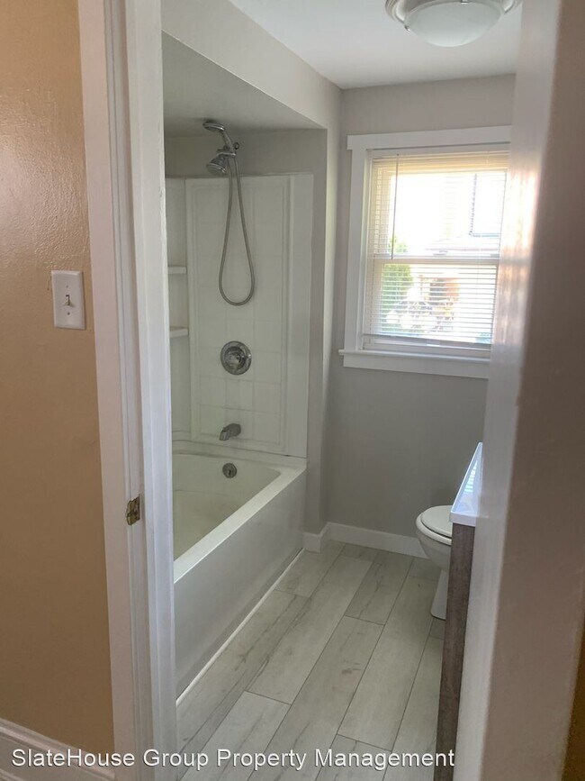 Building Photo - 3 br, 1 bath House - 321 W Raspberry St