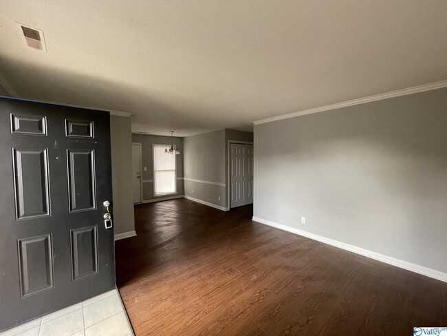 Building Photo - 4438 Bonnell Dr