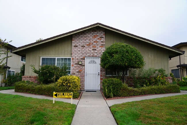 Building Photo - 4525 Palm Ave