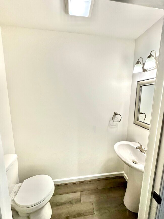 98 Skylite Dr - Medio baño - 98 Skylite Dr