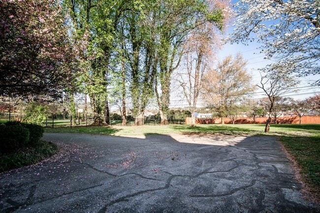 Foto del edificio - 7205 Canmore Ln NW